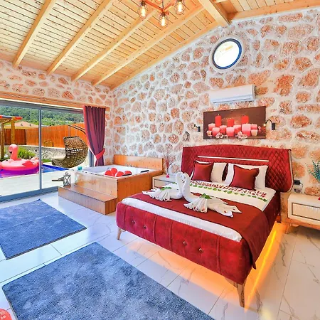 Duesler Bahcesi * Kaş